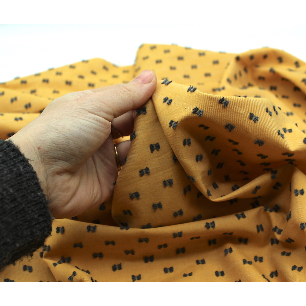 Coton sergé plumetis moutarde et anthracite