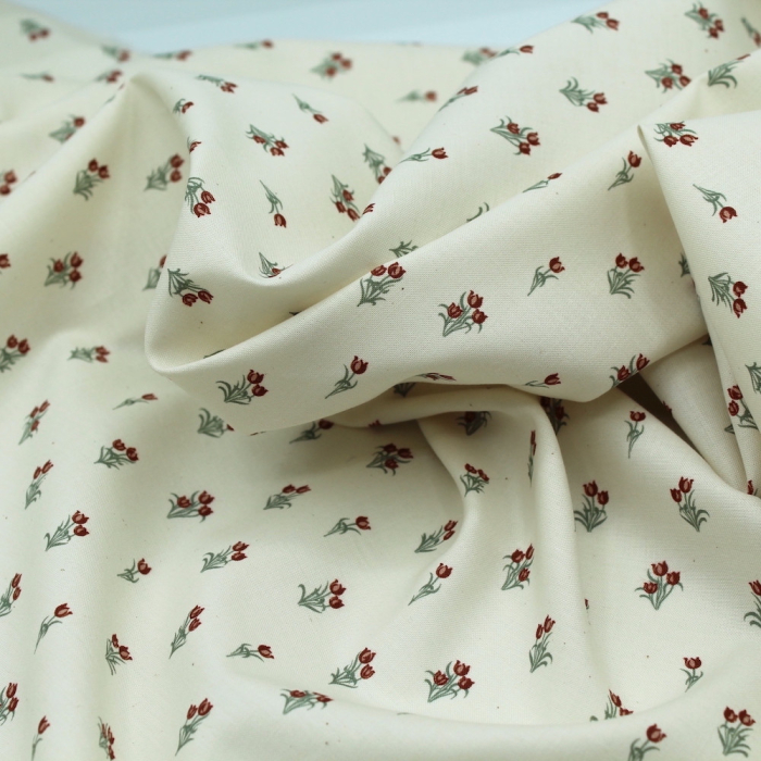 Popeline fine et douce coton organique fond ivoire imprimé tulipes bordeaux