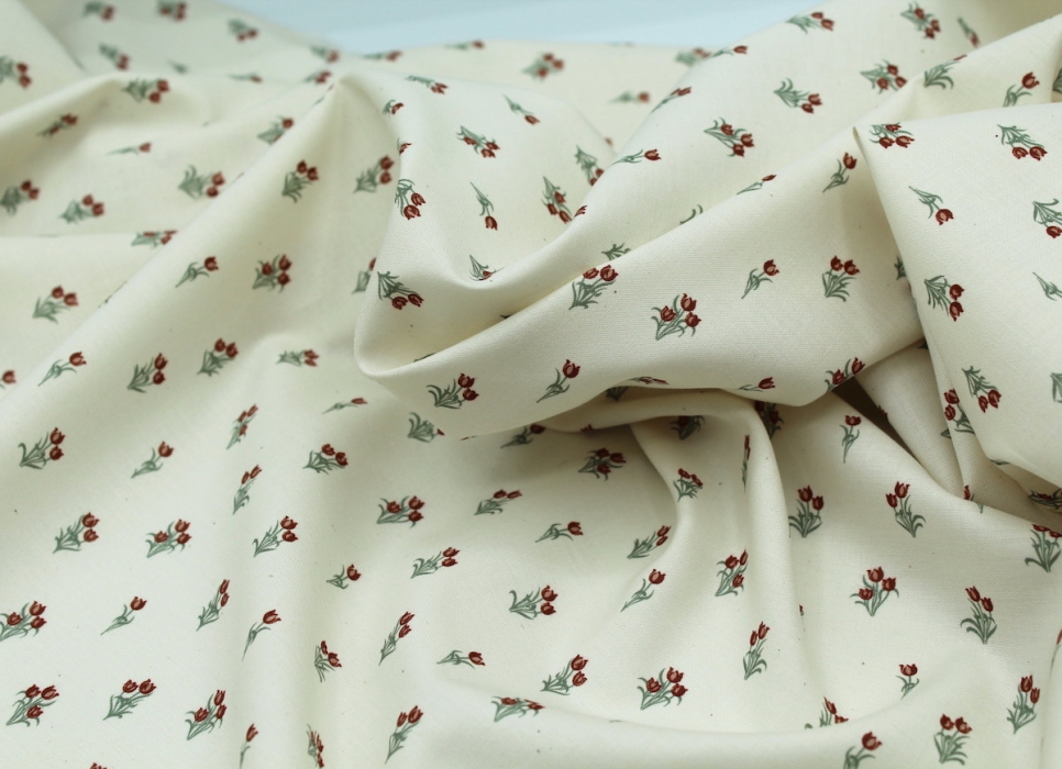 Popeline fine et douce coton organique fond ivoire imprimé tulipes bordeaux