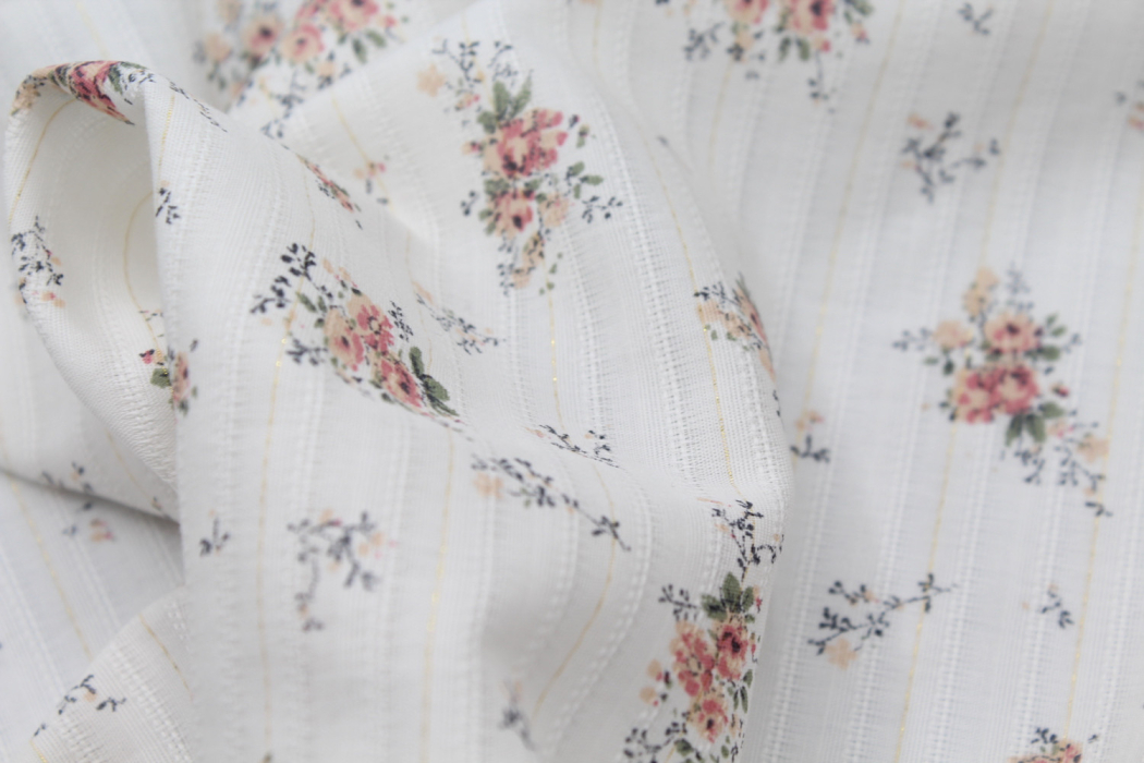 Tissu coton texturé / jacquard fleuri rose nude et lurex Tissus issus de l'agriculture biologique  - 2