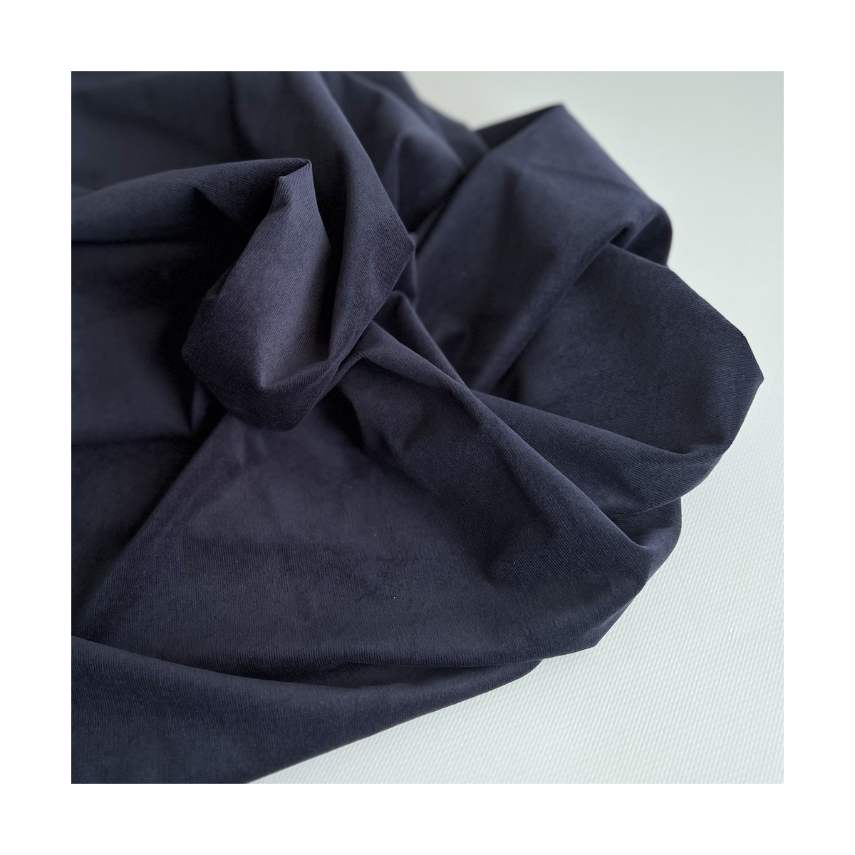 Velours milleraies stretch coton coloris bleu marine Batikou - 1 Velours milleraies stretch coton coloris bleu marine Batikou - 1