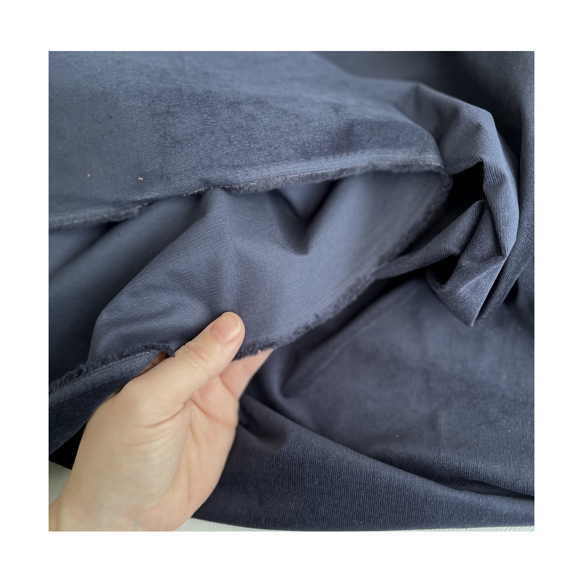 Velours milleraies stretch coton coloris bleu marine Batikou - 4 Velours milleraies stretch coton coloris bleu marine Batikou - 4