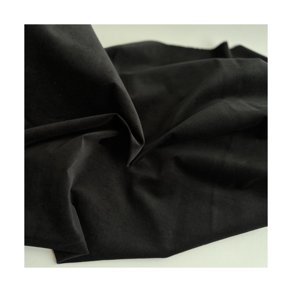 Velours milleraies stretch coton coloris noir Batikou - 1 Velours milleraies stretch coton coloris noir Batikou - 1