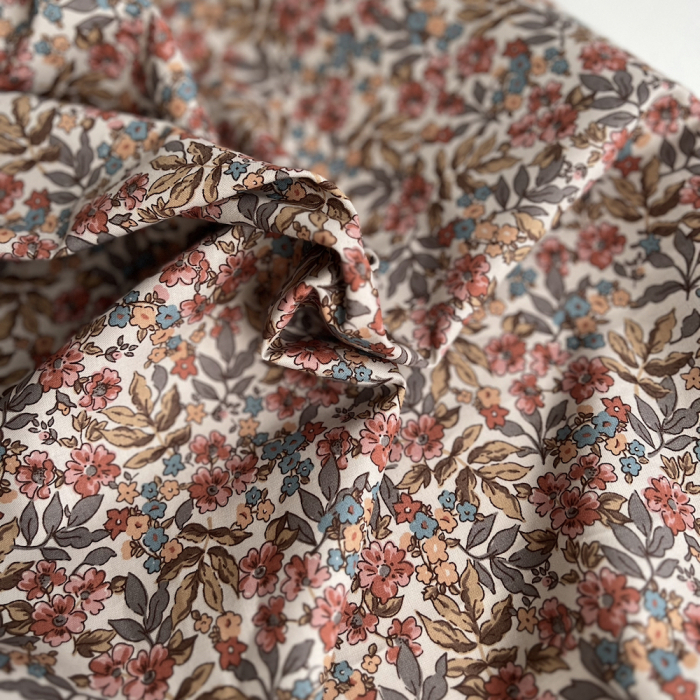 Fanelie - Popeline de coton BIO imprimé fleurs fanées Tissus issus de l'agriculture biologique  - 1