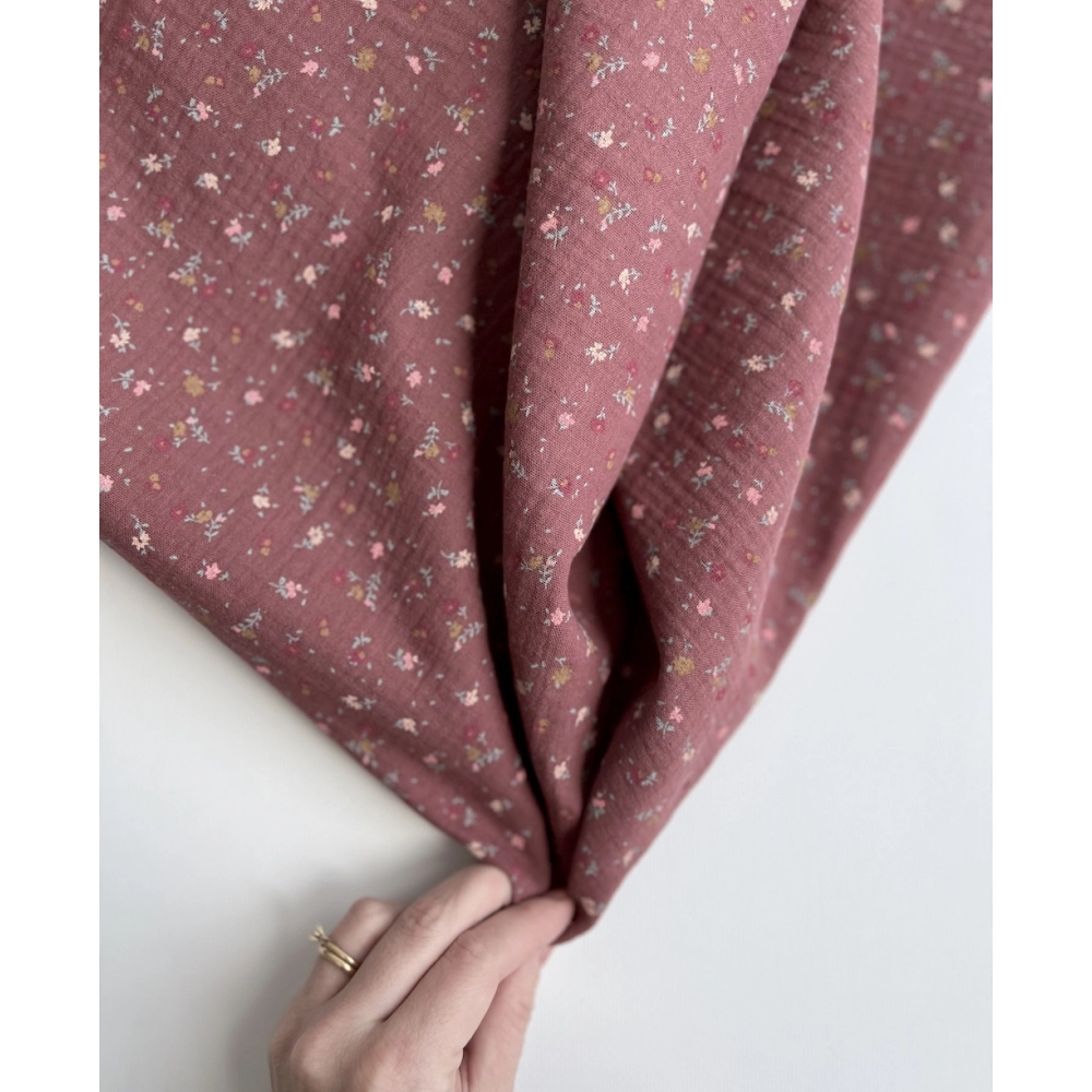 Double gaze de coton BIO lie de vin motifs fleuri Tissus issus de l'agriculture biologique  - 2