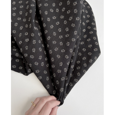 Double gaze de coton BIO noir motif branches Tissus issus de l'agriculture biologique  - 2 Double gaze de coton BIO noir motif branches Tissus issus de l'agriculture biologique  - 2