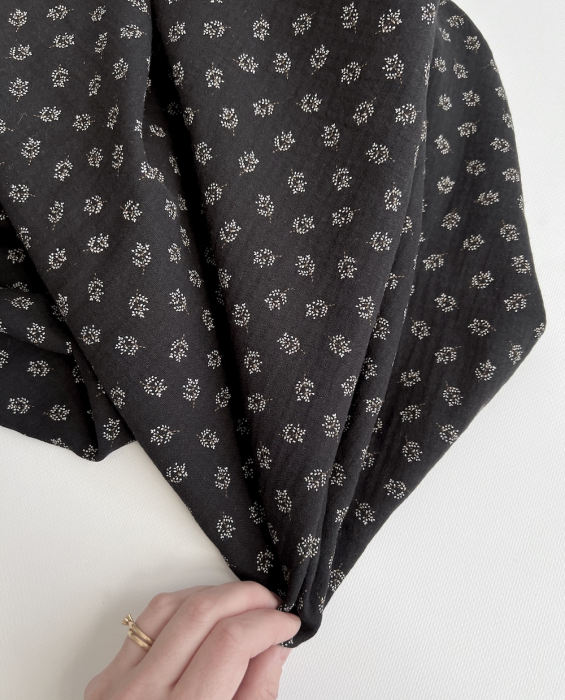 Double gaze de coton BIO noir motif branches Tissus issus de l'agriculture biologique  - 2