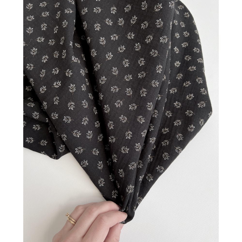 Double gaze de coton BIO noir motif branches Tissus issus de l'agriculture biologique  - 2