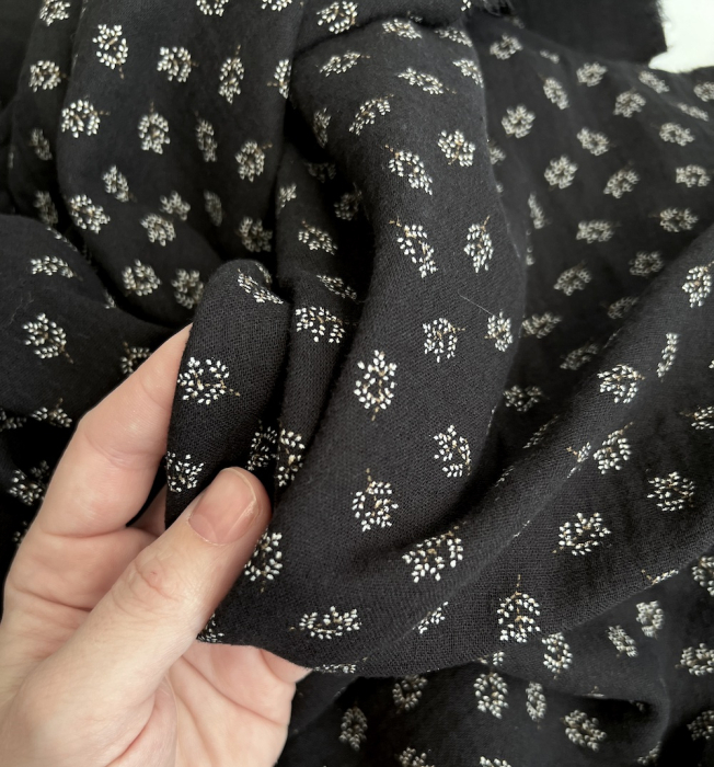 Double gaze de coton BIO noir motif branches Tissus issus de l'agriculture biologique  - 3