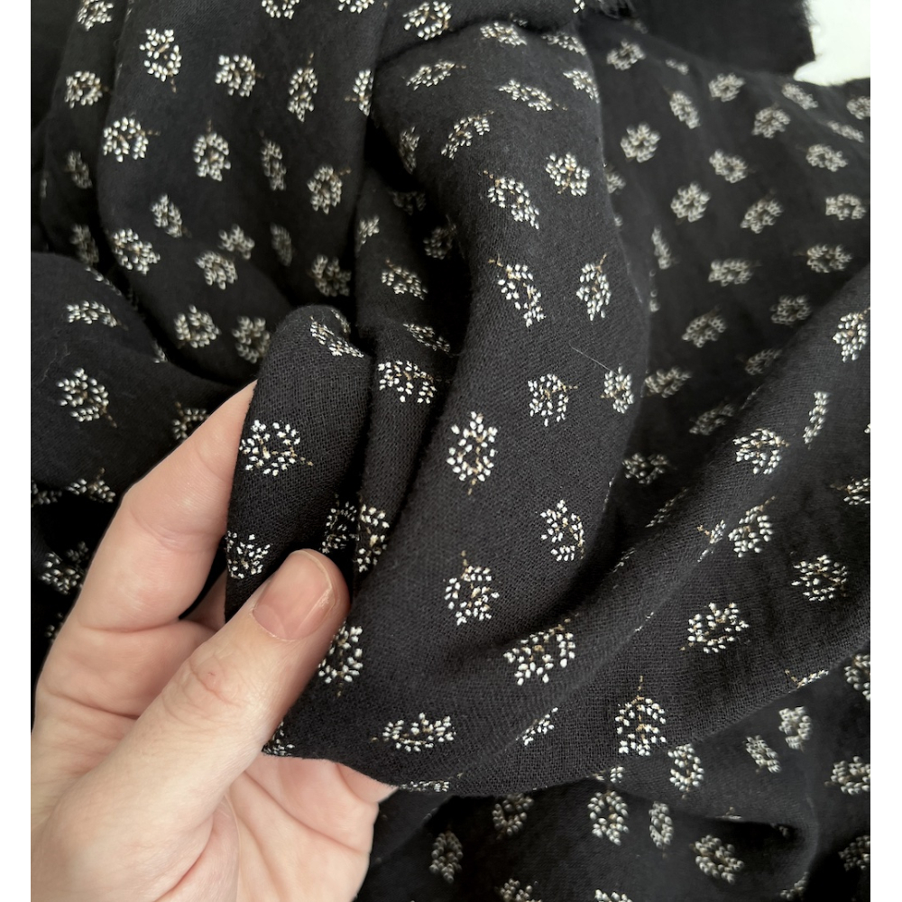 Double gaze de coton BIO noir motif branches Tissus issus de l'agriculture biologique  - 3