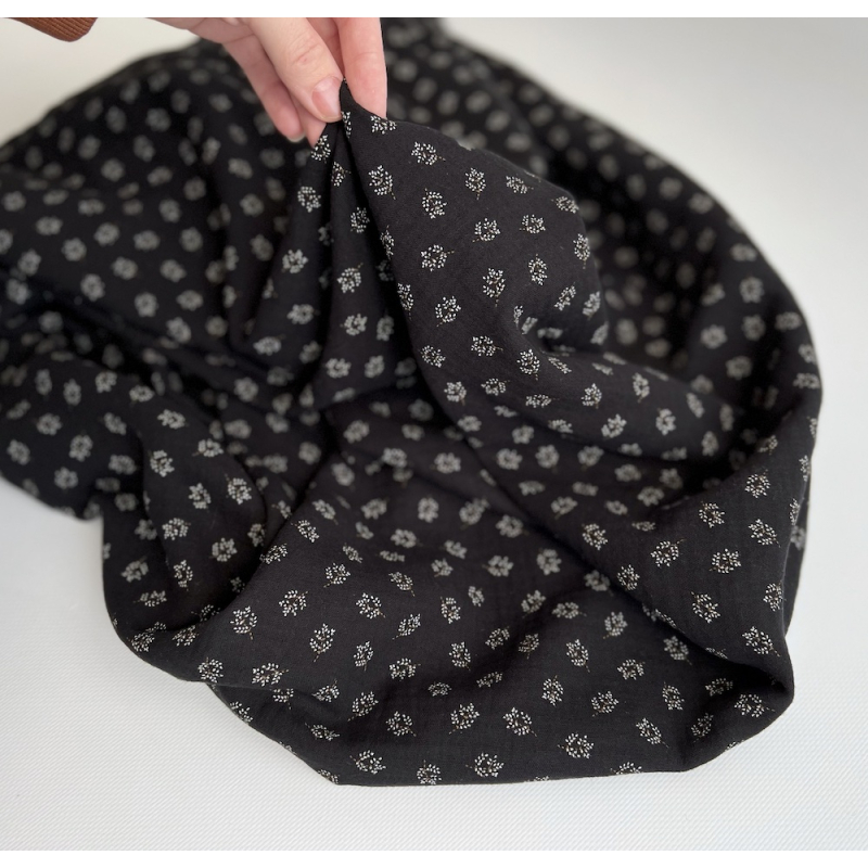 Double gaze de coton BIO noir motif branches Tissus issus de l'agriculture biologique  - 4