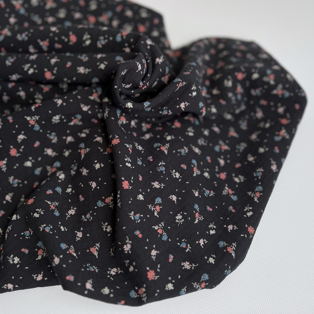 Double gaze de coton BIO anthracite motif fleuri Tissus issus de l'agriculture biologique  - 1