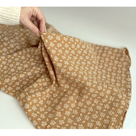 Double gaze de coton Meesya fond camel à motifs Batikou - 2 Double gaze de coton Meesya fond camel à motifs Batikou - 2