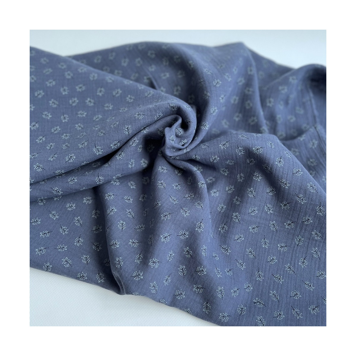 Double gaze de coton BIO bleu jean motif branches Tissus issus de l'agriculture biologique  - 1