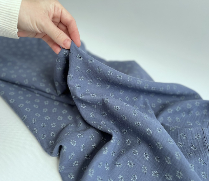 Double gaze de coton BIO bleu jean motif branches Tissus issus de l'agriculture biologique  - 2