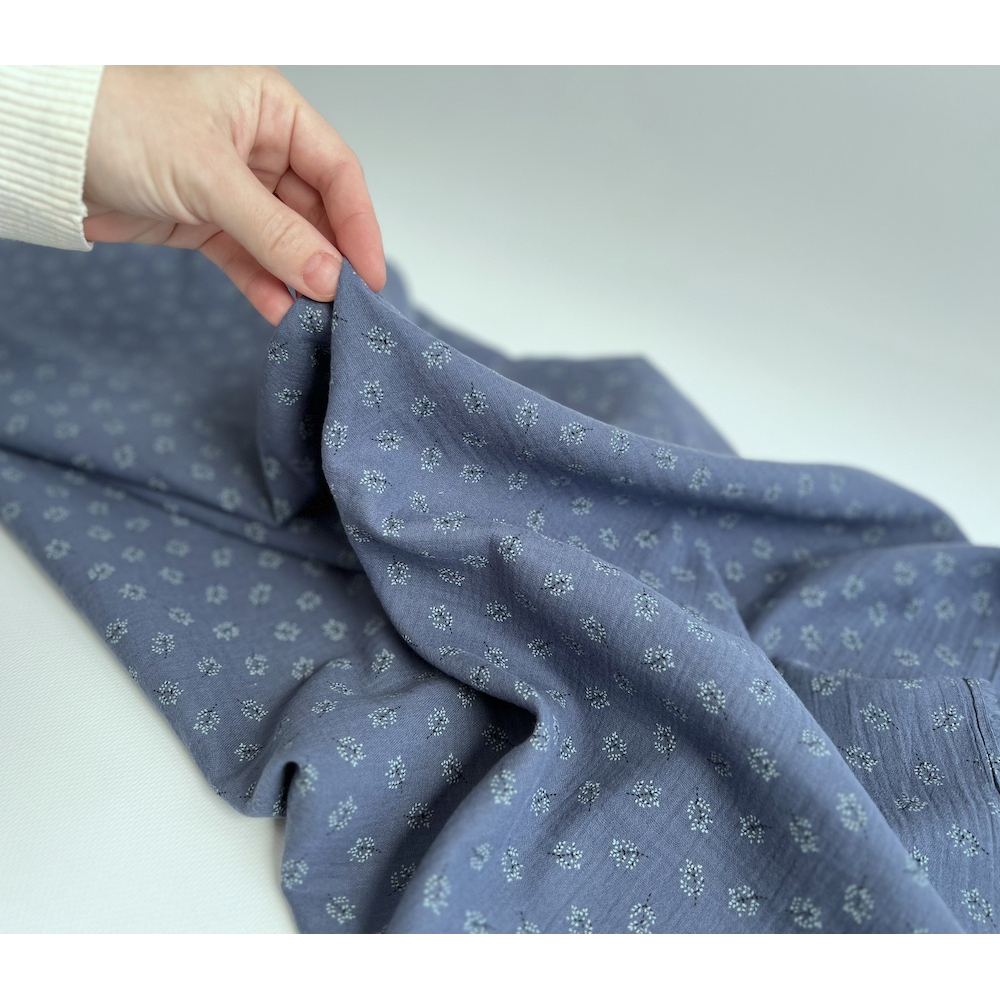 Double gaze de coton BIO bleu jean motif branches Tissus issus de l'agriculture biologique  - 2