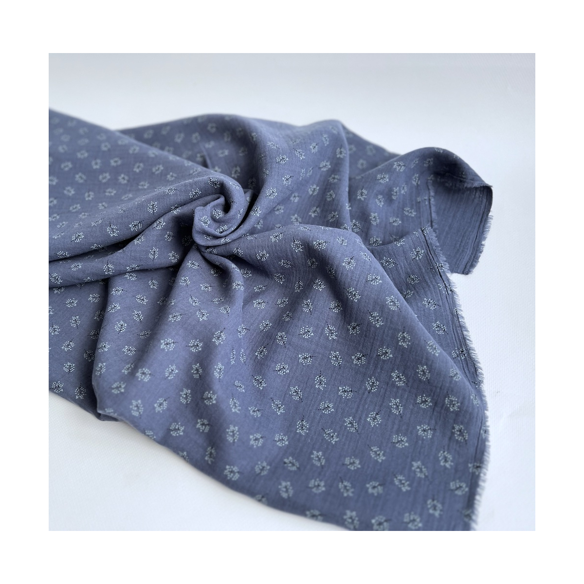 Double gaze de coton BIO bleu jean motif branches Tissus issus de l'agriculture biologique  - 6