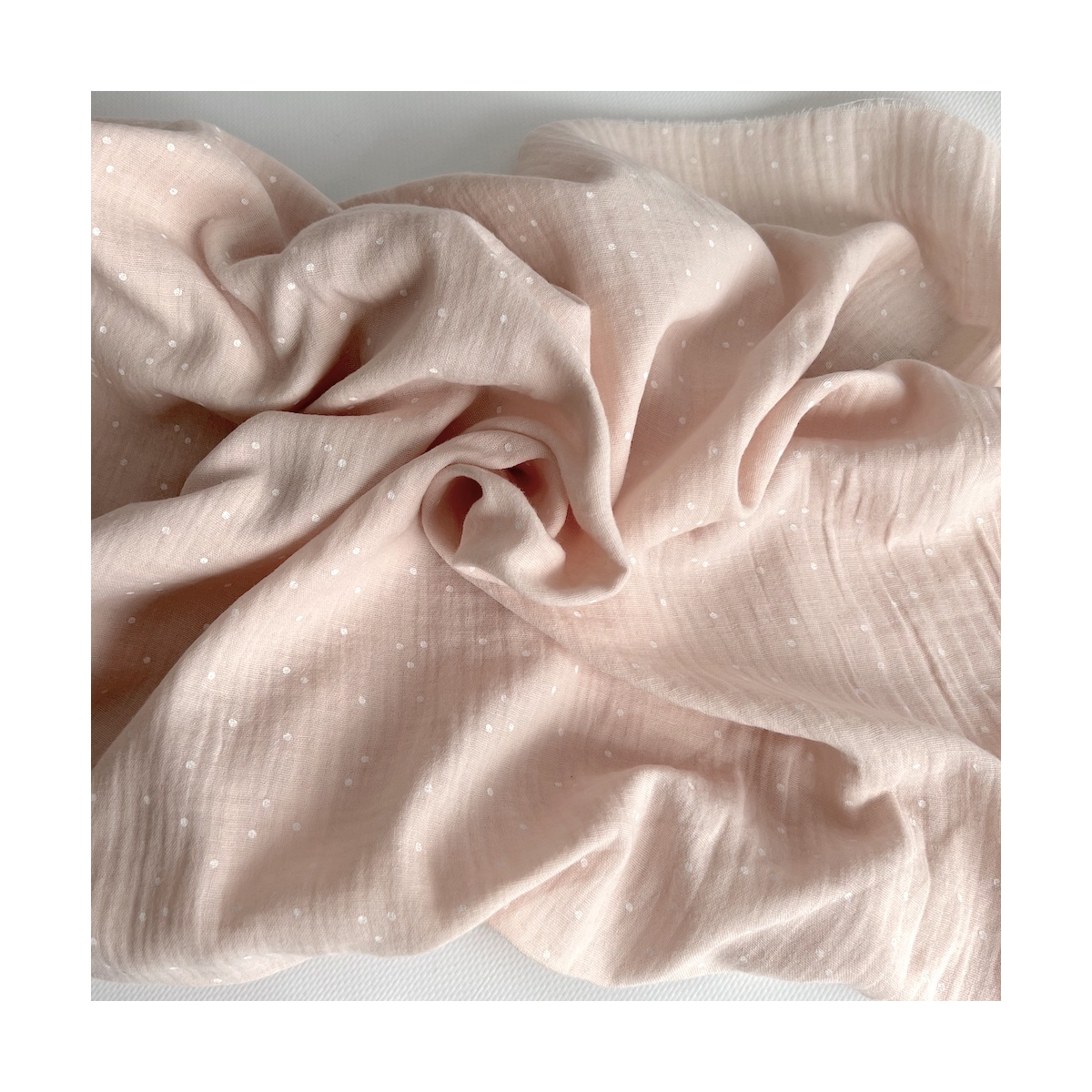 Double gaze de coton coloris rose nude à pois blanc Tissus issus de l'agriculture biologique  - 1 Double gaze de coton coloris rose nude à pois blanc Tissus issus de l'agriculture biologique  - 1