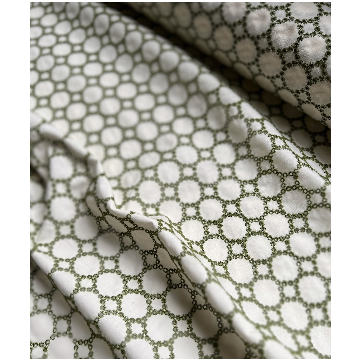 Popeline coton organique broderie vert olive Tissus issus de l'agriculture biologique  - 2