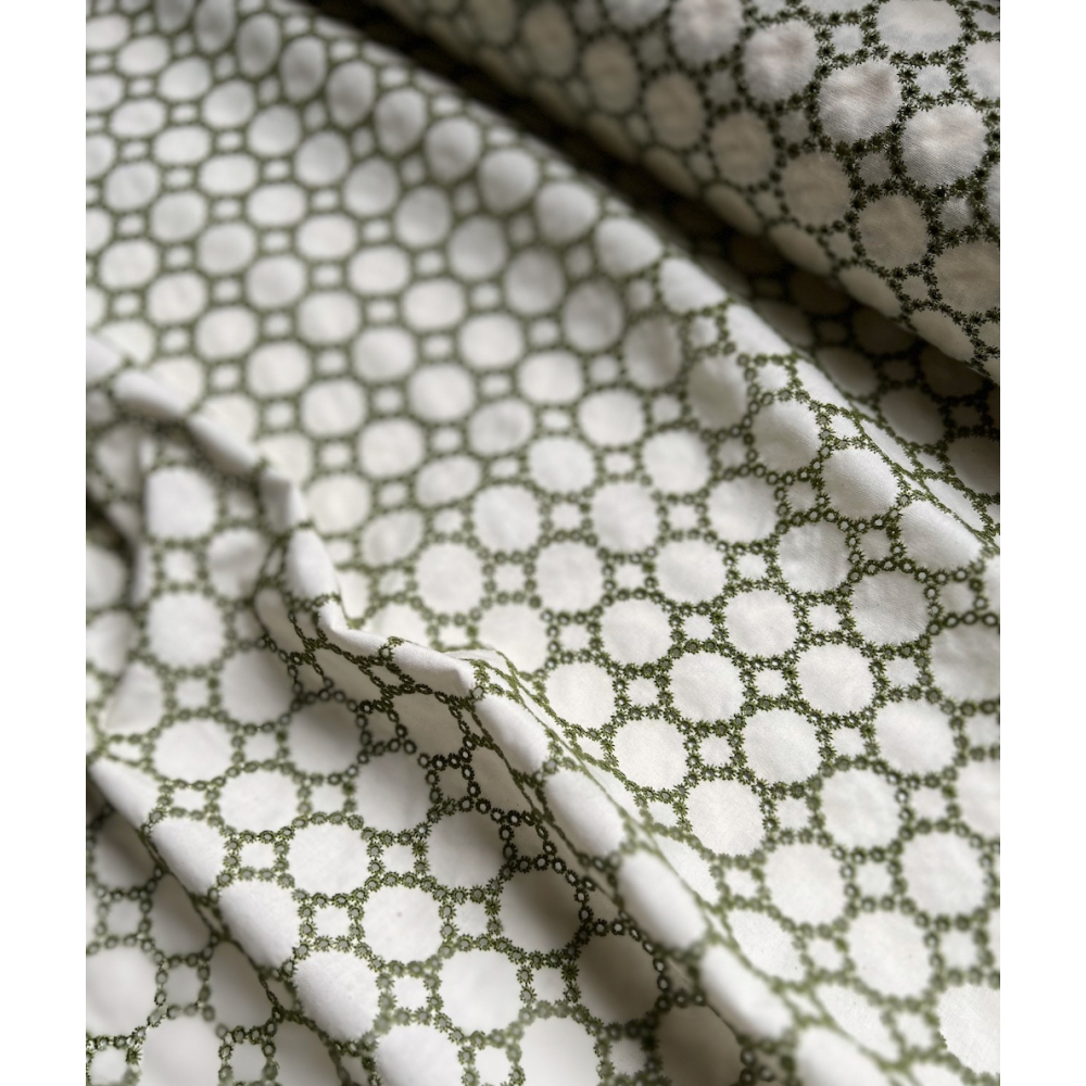 Popeline coton organique broderie vert olive Tissus issus de l'agriculture biologique  - 2 Popeline coton organique broderie vert olive Tissus issus de l'agriculture biologique  - 2