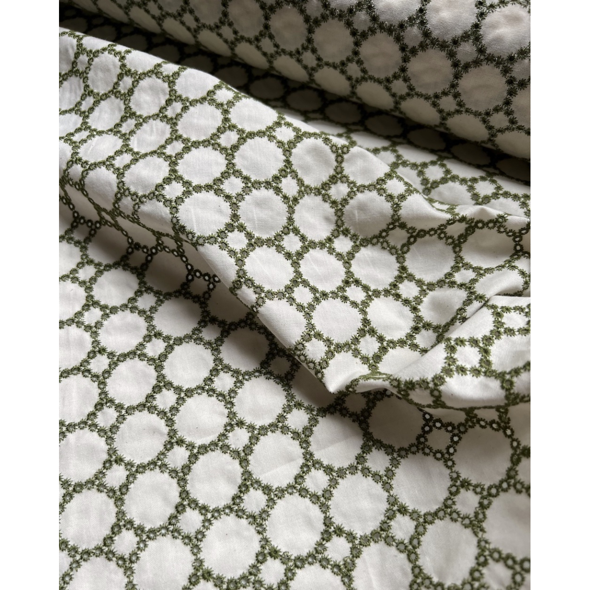 Popeline coton organique broderie vert olive Tissus issus de l'agriculture biologique  - 4