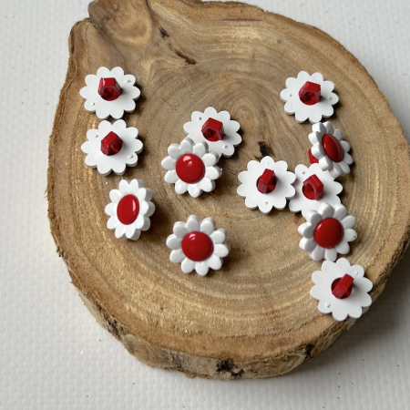 Bouton à queue forme marguerites / pâquerettes taille 15mm rouge Batikou - 1 Bouton à queue forme marguerites / pâquerettes taille 15mm rouge Batikou - 1