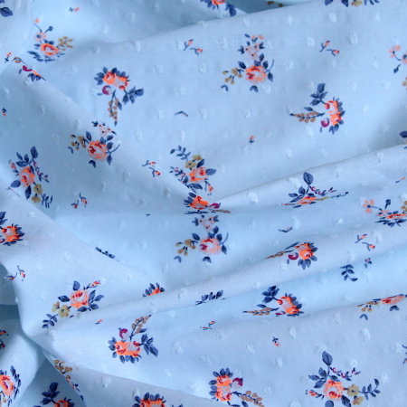 Plumetis de coton bleu poudré imprimé fleuri