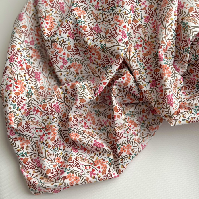 Lucie - Popeline classique coton BIO fond blanc à motifs fleuri vitaminé Tissus issus de l'agriculture biologique  - 3