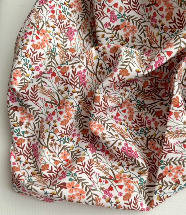 Lucie - Popeline classique coton BIO fond blanc à motifs fleuri vitaminé Tissus issus de l'agriculture biologique  - 4