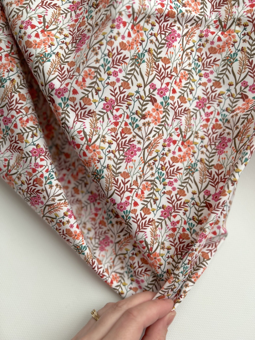 Lucie - Popeline classique coton BIO fond blanc à motifs fleuri vitaminé Tissus issus de l'agriculture biologique  - 5