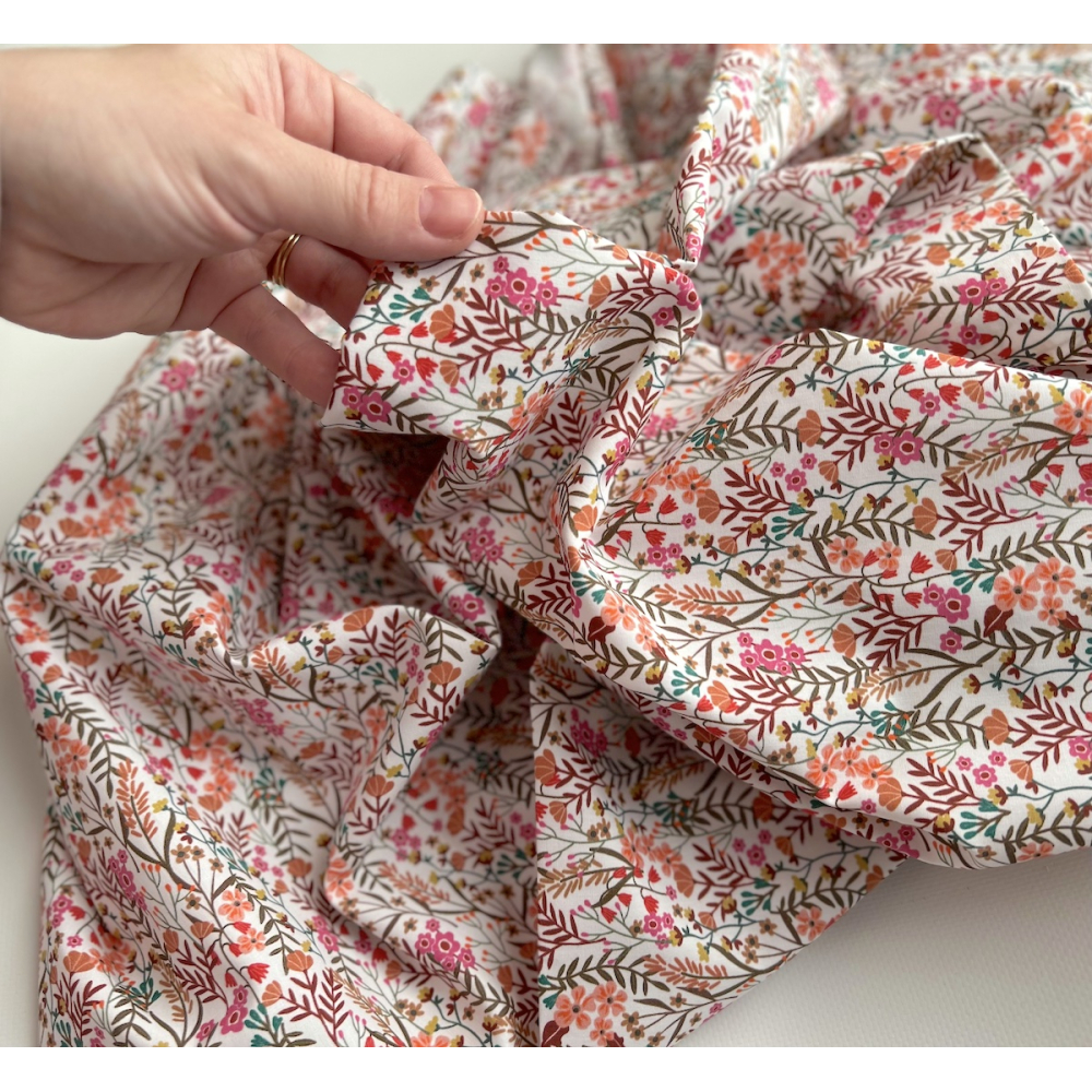 Lucie - Popeline classique coton BIO fond blanc à motifs fleuri vitaminé Tissus issus de l'agriculture biologique  - 6