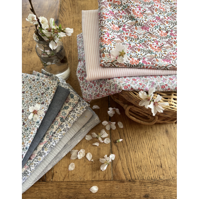 Lucie - Popeline classique coton BIO fond blanc à motifs fleuri vitaminé Tissus issus de l'agriculture biologique  - 2