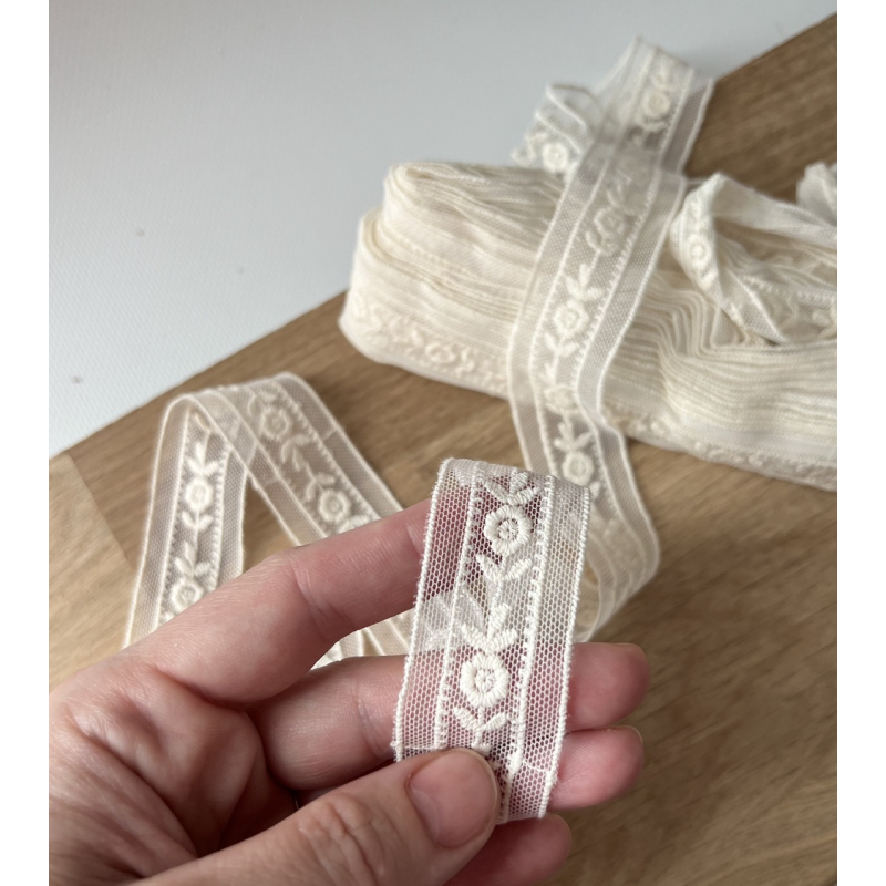 Galon tulle souple crème broderie coton brodé 28mm x 1m Batikou - 2