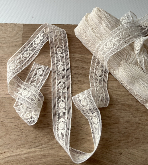 Galon tulle souple crème broderie coton brodé 28mm x 1m Batikou - 4