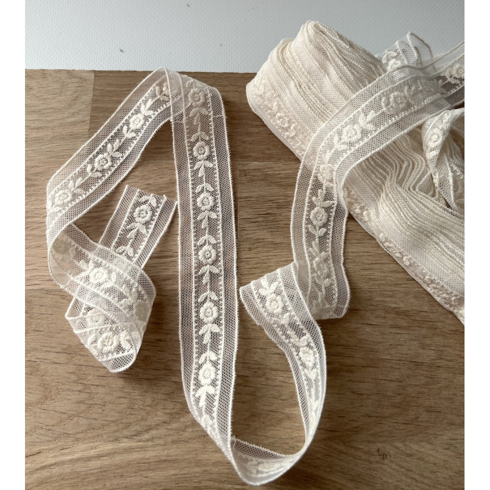 Galon tulle souple crème broderie coton brodé 28mm x 1m Batikou - 4