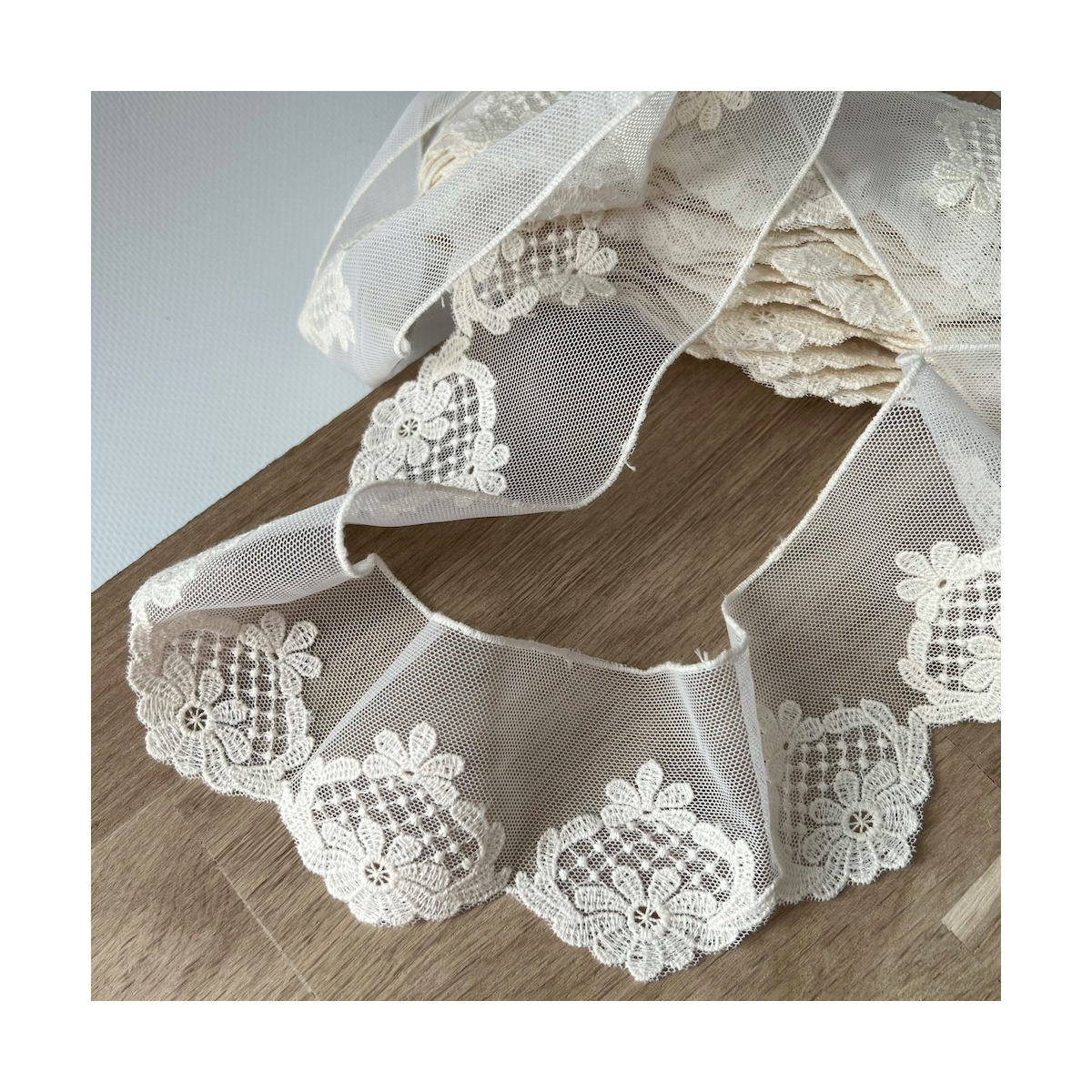 Galon tulle souple crème broderie coton brodé 68mm x 1m Batikou - 1 Galon tulle souple crème broderie coton brodé 68mm x 1m Batikou - 1