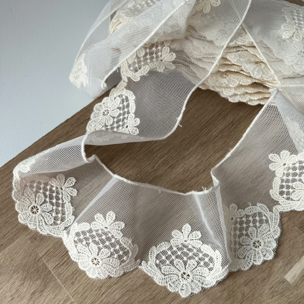 Galon tulle souple crème broderie coton brodé 68mm x 1m Batikou - 1