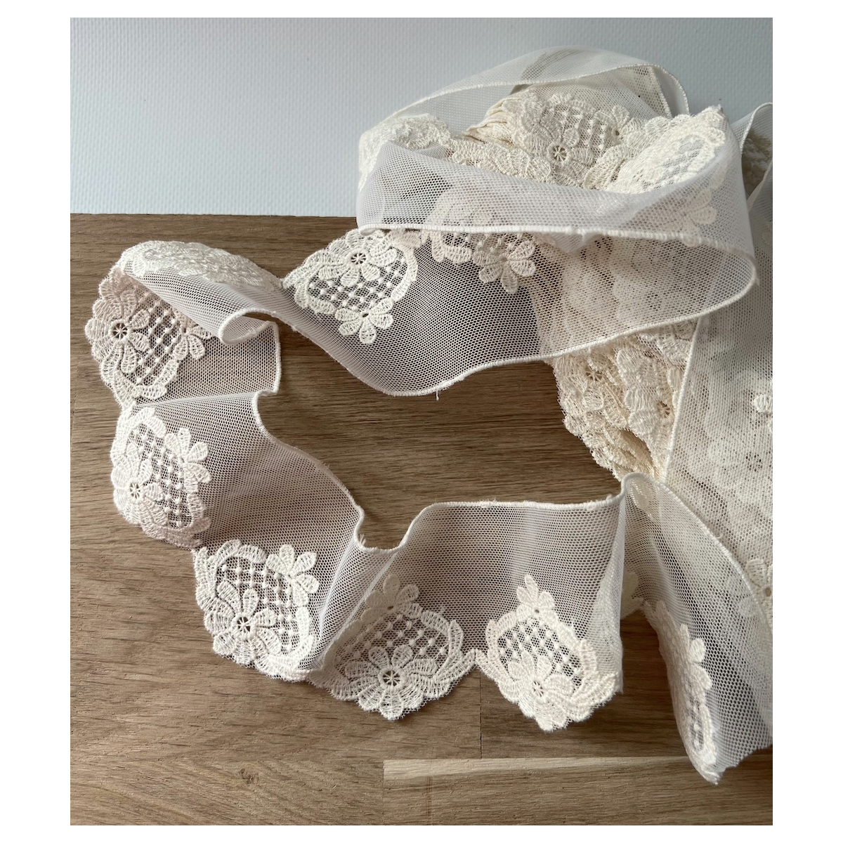 Galon tulle souple crème broderie coton brodé 68mm x 1m Batikou - 2 Galon tulle souple crème broderie coton brodé 68mm x 1m Batikou - 2
