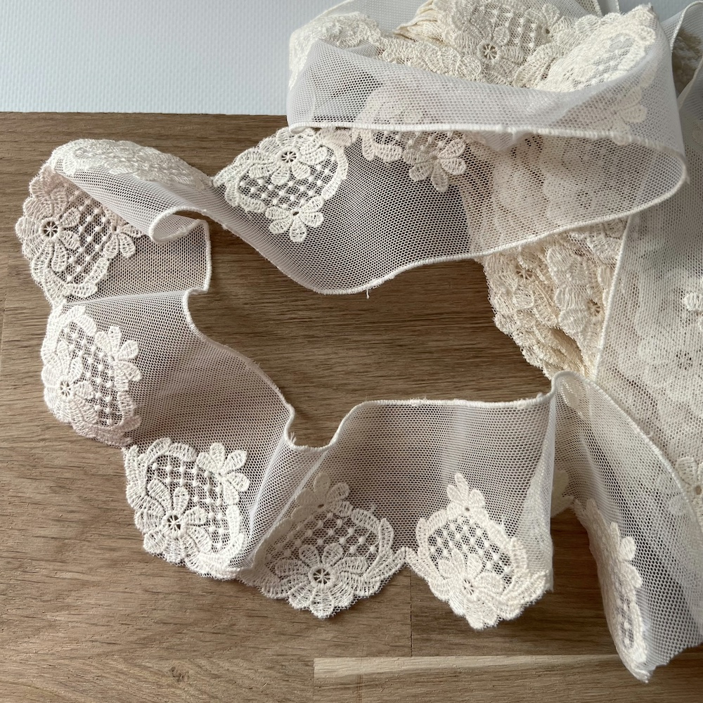 Galon tulle souple crème broderie coton brodé 68mm x 1m Batikou - 3