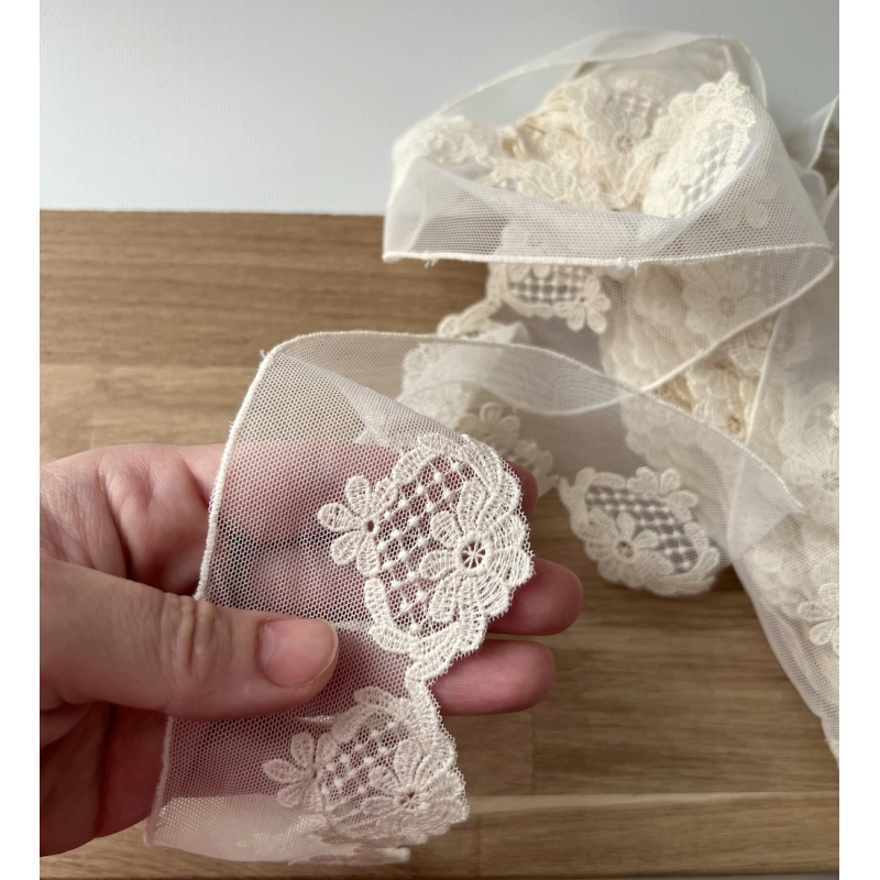 Galon tulle souple crème broderie coton brodé 68mm x 1m Batikou - 4