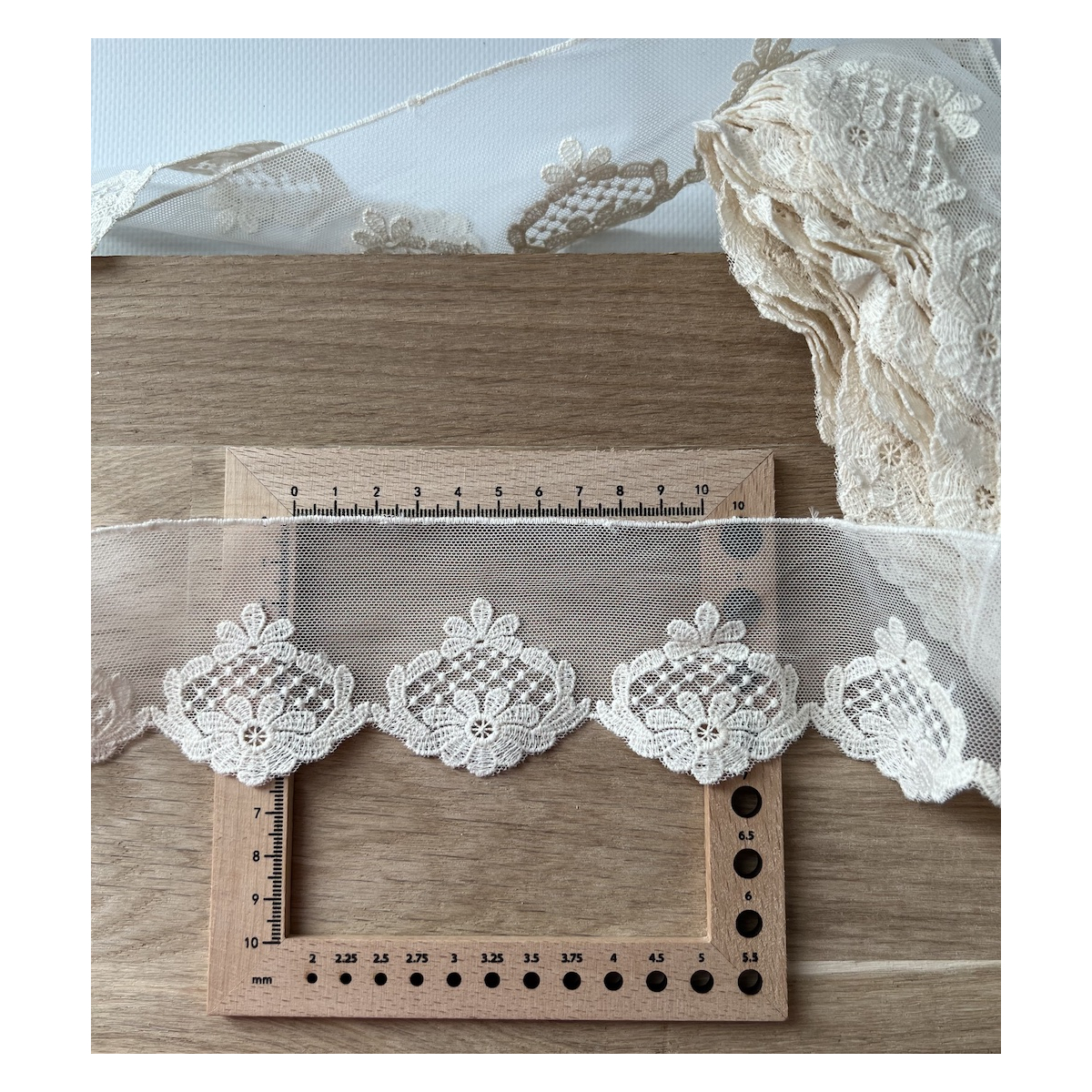 Galon tulle souple crème broderie coton brodé 68mm x 1m Batikou - 5 Galon tulle souple crème broderie coton brodé 68mm x 1m Batikou - 5