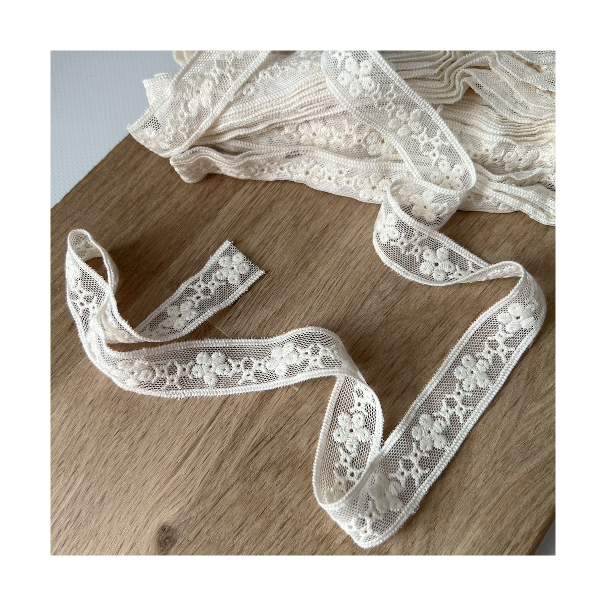 Galon tulle souple crème broderie coton brodé 19mm x 1m Batikou - 1 Galon tulle souple crème broderie coton brodé 19mm x 1m Batikou - 1