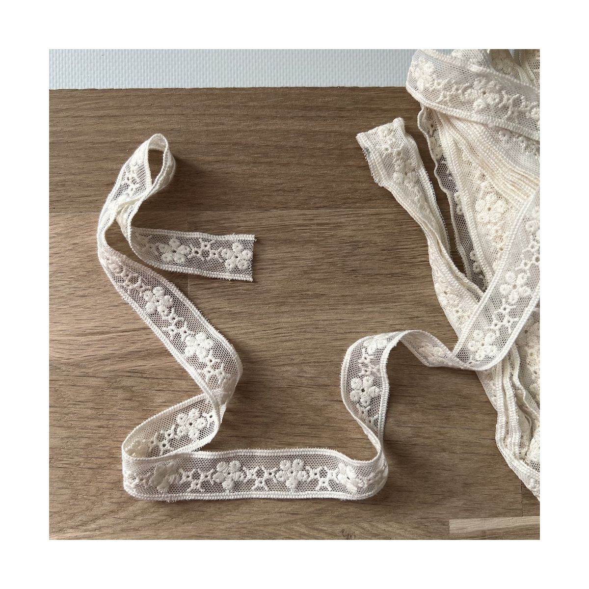 Galon tulle souple crème broderie coton brodé 19mm x 1m Batikou - 4 Galon tulle souple crème broderie coton brodé 19mm x 1m Batikou - 4