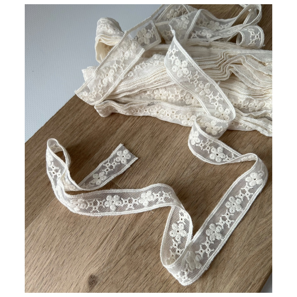 Galon tulle souple crème broderie coton brodé 19mm x 1m Batikou - 5 Galon tulle souple crème broderie coton brodé 19mm x 1m Batikou - 5