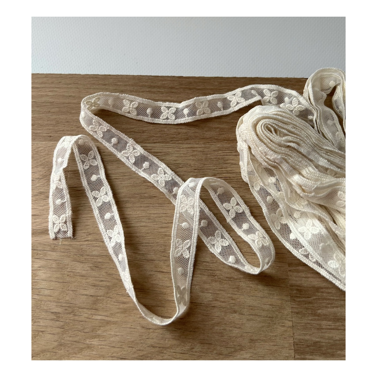 Galon tulle souple crème broderie coton brodé 15mm x 1m Batikou - 1 Galon tulle souple crème broderie coton brodé 15mm x 1m Batikou - 1