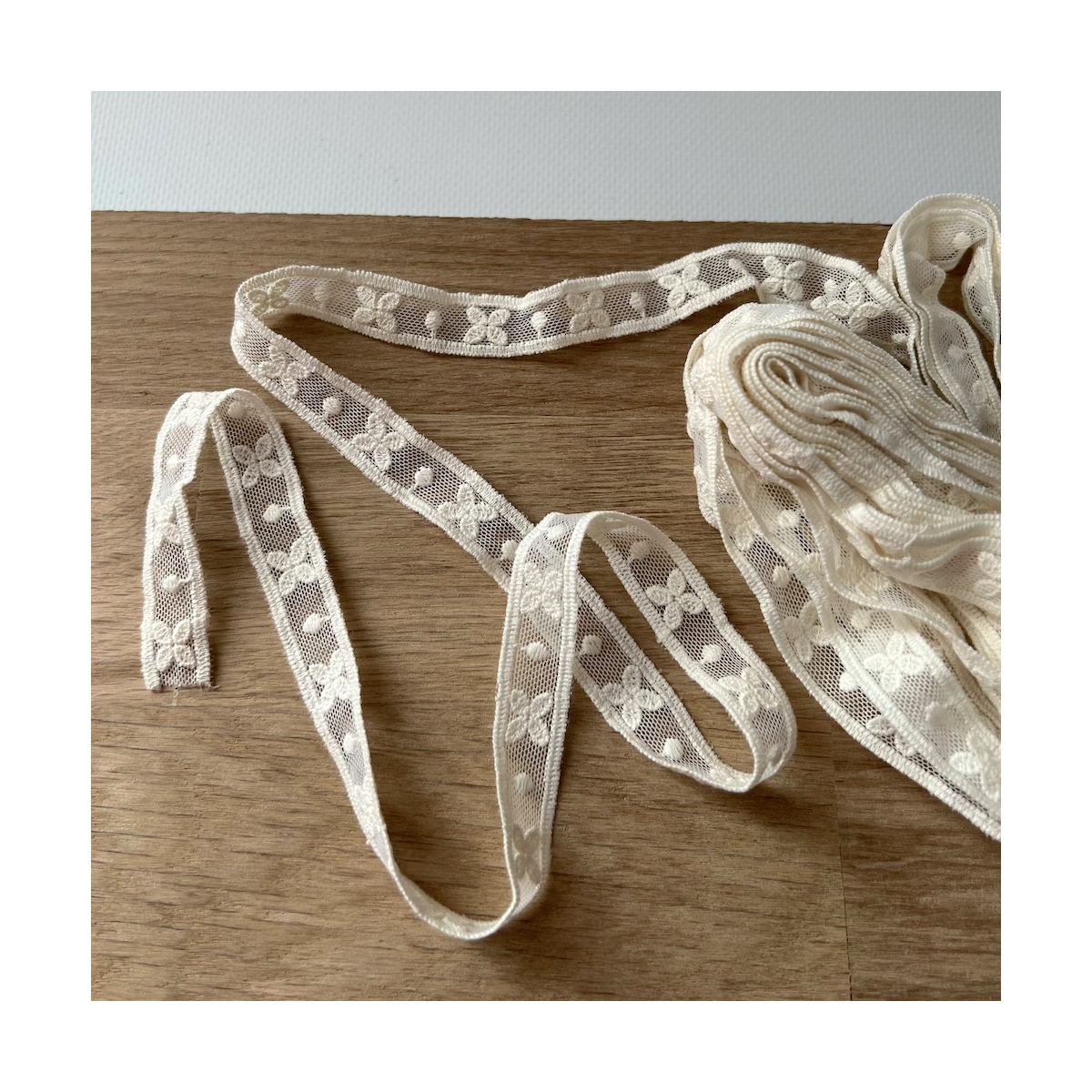 Galon tulle souple crème broderie coton brodé 15mm x 1m Batikou - 3 Galon tulle souple crème broderie coton brodé 15mm x 1m Batikou - 3