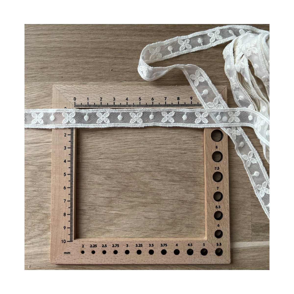 Galon tulle souple crème broderie coton brodé 15mm x 1m Batikou - 4 Galon tulle souple crème broderie coton brodé 15mm x 1m Batikou - 4