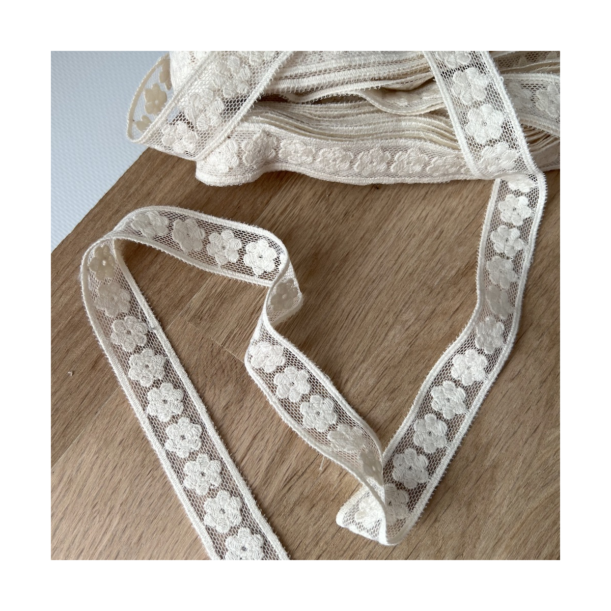 Galon tulle souple écru broderie coton brodé 20mm x 1m Batikou - 1 Galon tulle souple écru broderie coton brodé 20mm x 1m Batikou - 1