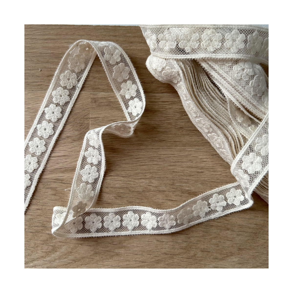 Galon tulle souple écru broderie coton brodé 20mm x 1m Batikou - 3 Galon tulle souple écru broderie coton brodé 20mm x 1m Batikou - 3