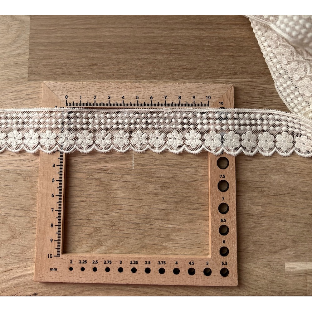 Galon tulle souple écru broderie coton brodé 33mm x 1m Batikou - 2